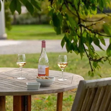 Chateau Cazevert - Harandailh Bed & Breakfast